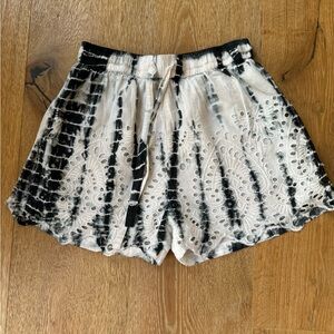 Cute cotton eyelet shorts Size XS NWOT price firm!